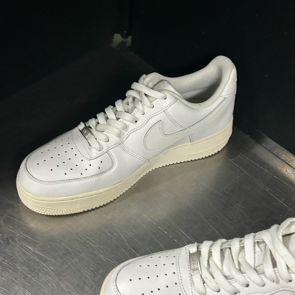 Nike Air Force 1 Size 10.5 Men - Picture 6 of 11